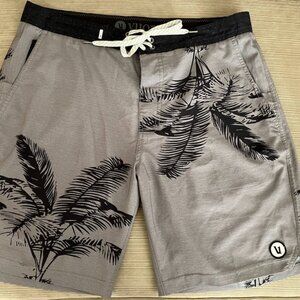 Vuori Boardshorts Size 32